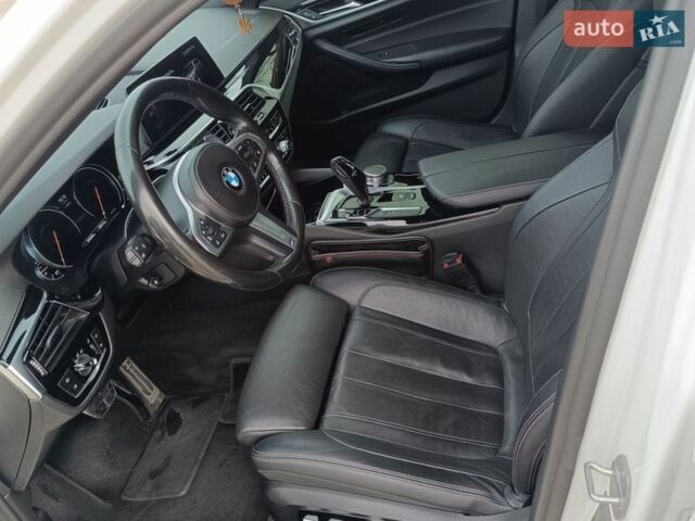 Белый БМВ 5 Серия, объемом двигателя 2.99 л и пробегом 308 тыс. км за 28500 $, фото 16 на Automoto.ua