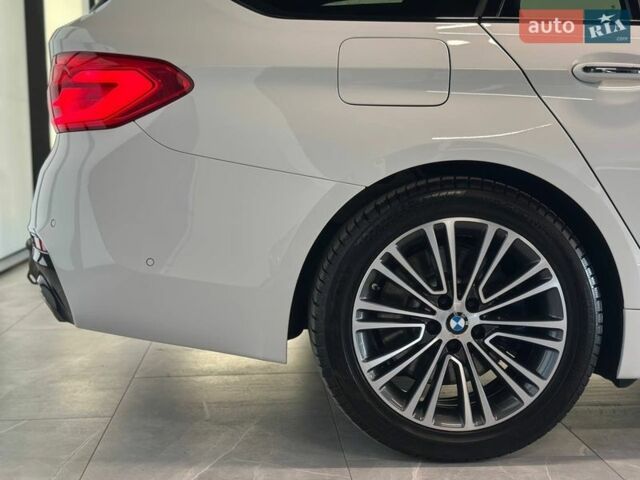 Білий БМВ 5 Серія, об'ємом двигуна 3 л та пробігом 139 тис. км за 30086 $, фото 7 на Automoto.ua