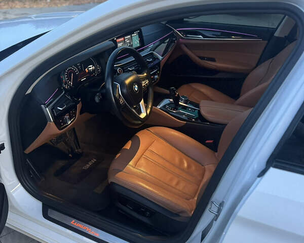 Белый БМВ 5 Серия, объемом двигателя 2.99 л и пробегом 254 тыс. км за 23400 $, фото 52 на Automoto.ua