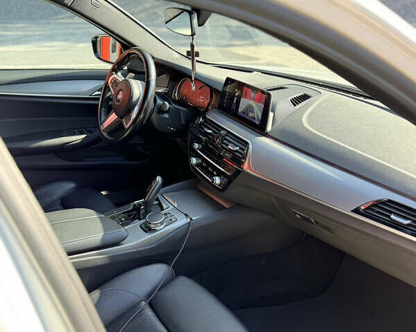 Белый БМВ 5 Серия, объемом двигателя 3 л и пробегом 130 тыс. км за 29000 $, фото 9 на Automoto.ua