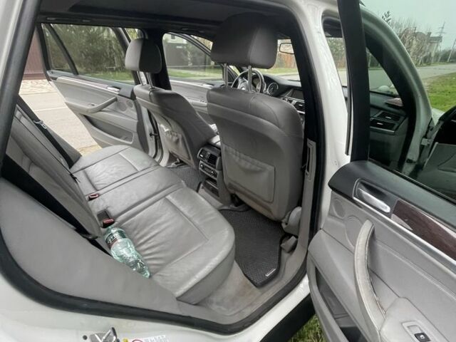 Белый БМВ 5 Серия, объемом двигателя 3 л и пробегом 234 тыс. км за 9800 $, фото 10 на Automoto.ua