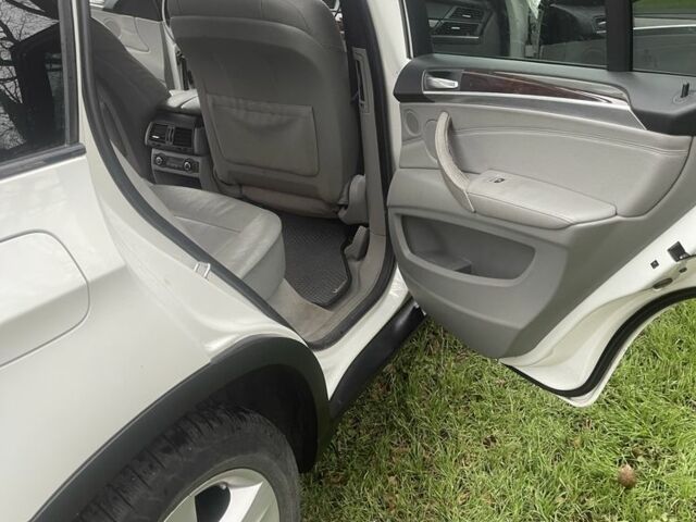 Белый БМВ 5 Серия, объемом двигателя 3 л и пробегом 234 тыс. км за 9800 $, фото 3 на Automoto.ua