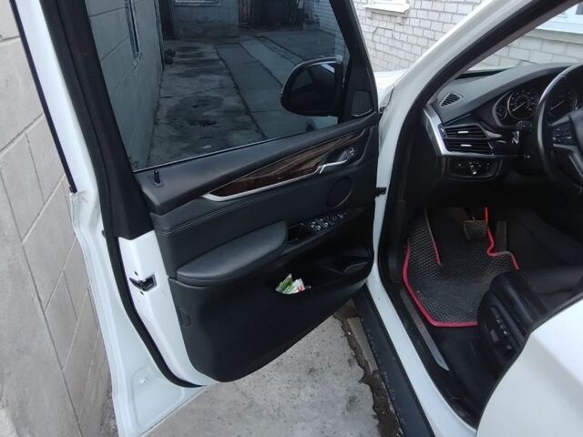 Білий БМВ 5 Серія, об'ємом двигуна 3 л та пробігом 140 тис. км за 24000 $, фото 4 на Automoto.ua