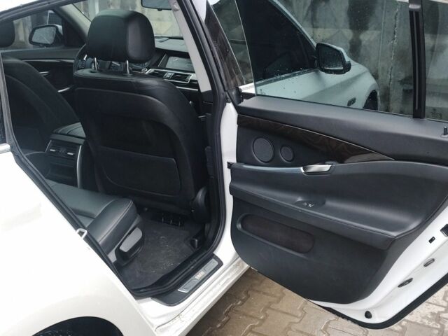 Белый БМВ 5 Серия, объемом двигателя 3 л и пробегом 114 тыс. км за 20000 $, фото 7 на Automoto.ua