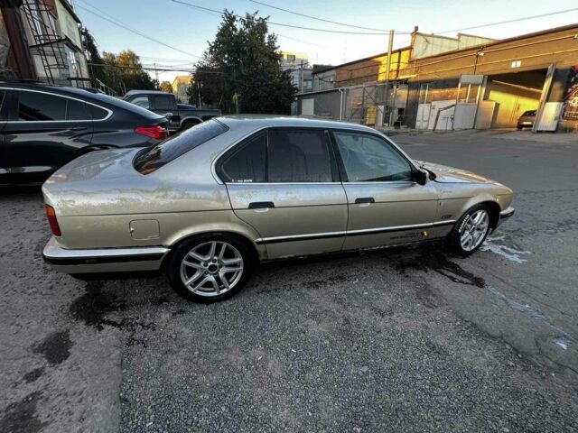 Бежевый БМВ 5 Серия, объемом двигателя 2 л и пробегом 3 тыс. км за 1600 $, фото 3 на Automoto.ua