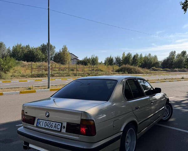 Бежевый БМВ 5 Серия, объемом двигателя 2 л и пробегом 350 тыс. км за 3100 $, фото 3 на Automoto.ua