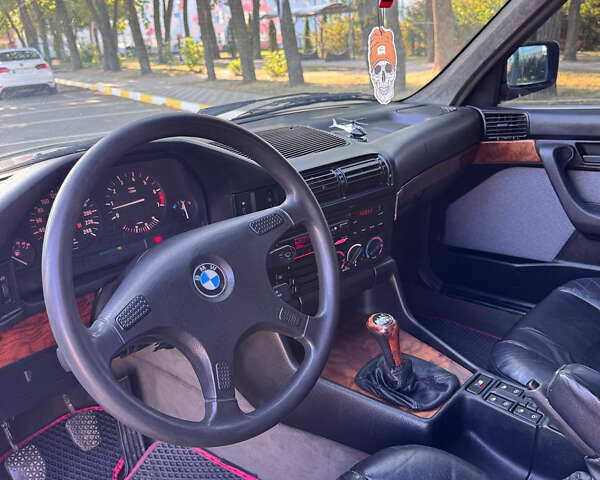 Бежевый БМВ 5 Серия, объемом двигателя 2 л и пробегом 350 тыс. км за 3100 $, фото 9 на Automoto.ua