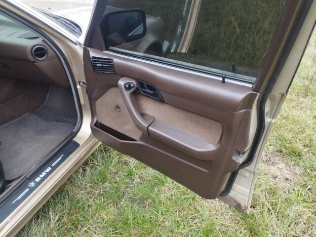 Бежевый БМВ 5 Серия, объемом двигателя 2.4 л и пробегом 600 тыс. км за 2500 $, фото 7 на Automoto.ua