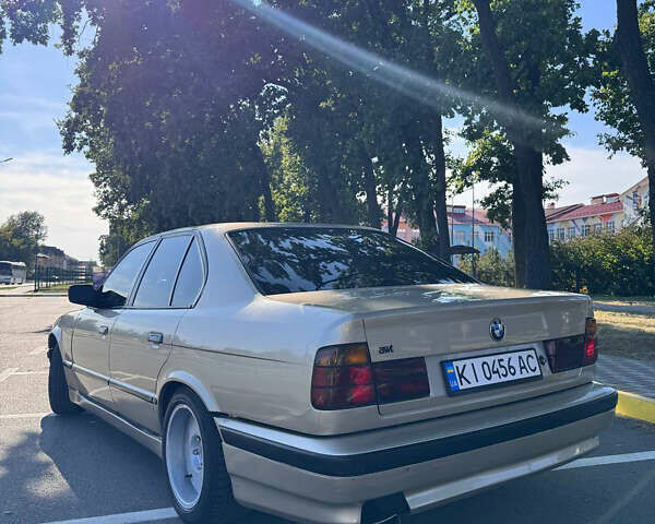 Бежевый БМВ 5 Серия, объемом двигателя 2 л и пробегом 350 тыс. км за 3100 $, фото 5 на Automoto.ua