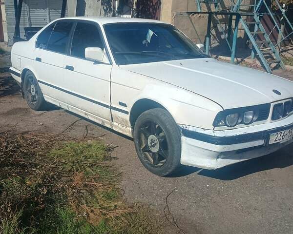 Бежевый БМВ 5 Серия, объемом двигателя 2.5 л и пробегом 300 тыс. км за 1900 $, фото 1 на Automoto.ua