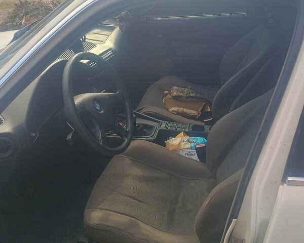 Бежевый БМВ 5 Серия, объемом двигателя 2.5 л и пробегом 300 тыс. км за 1900 $, фото 2 на Automoto.ua