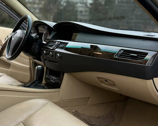 Бежевий БМВ 5 Серія, об'ємом двигуна 3 л та пробігом 174 тис. км за 8400 $, фото 12 на Automoto.ua