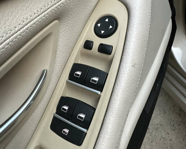 Бежевий БМВ 5 Серія, об'ємом двигуна 2.98 л та пробігом 195 тис. км за 12000 $, фото 24 на Automoto.ua