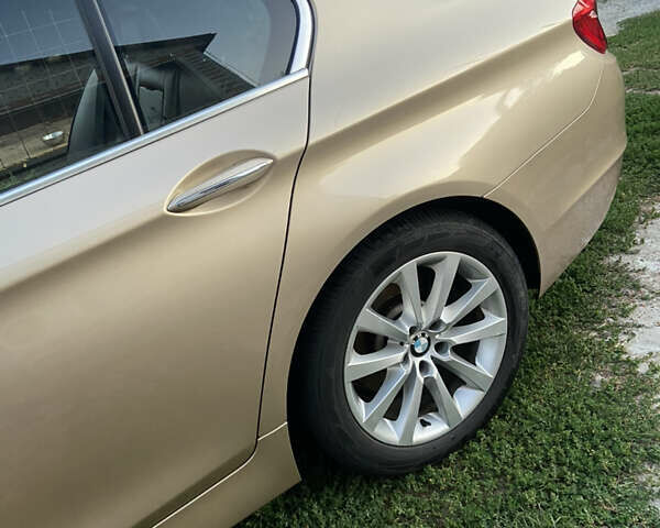 Бежевый БМВ 5 Серия, объемом двигателя 2.98 л и пробегом 275 тыс. км за 20000 $, фото 11 на Automoto.ua