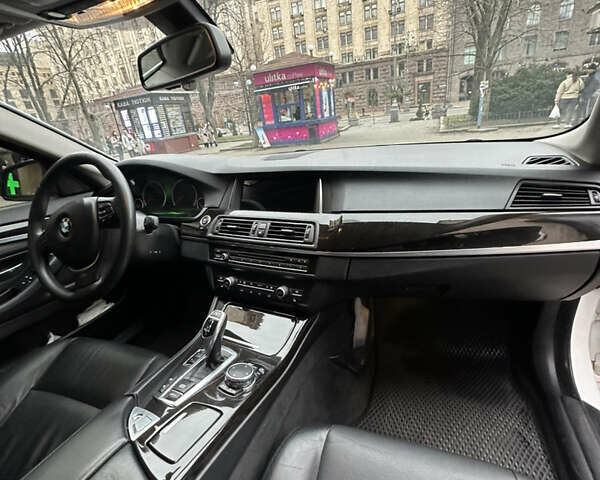 Бежевий БМВ 5 Серія, об'ємом двигуна 3 л та пробігом 212 тис. км за 15000 $, фото 11 на Automoto.ua
