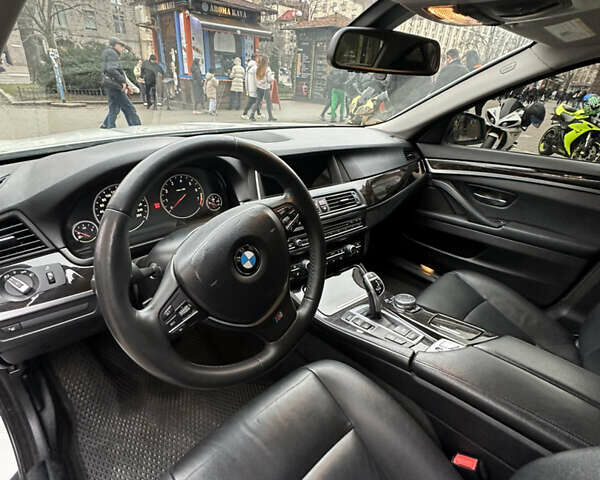 Бежевий БМВ 5 Серія, об'ємом двигуна 3 л та пробігом 212 тис. км за 15000 $, фото 10 на Automoto.ua