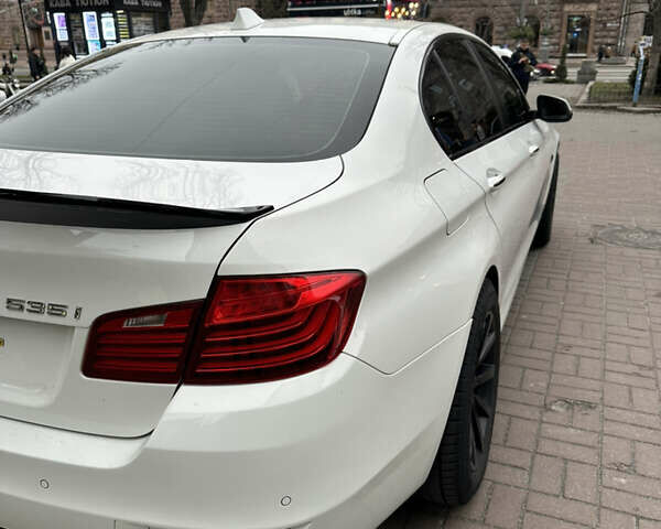 Бежевий БМВ 5 Серія, об'ємом двигуна 3 л та пробігом 212 тис. км за 15000 $, фото 3 на Automoto.ua