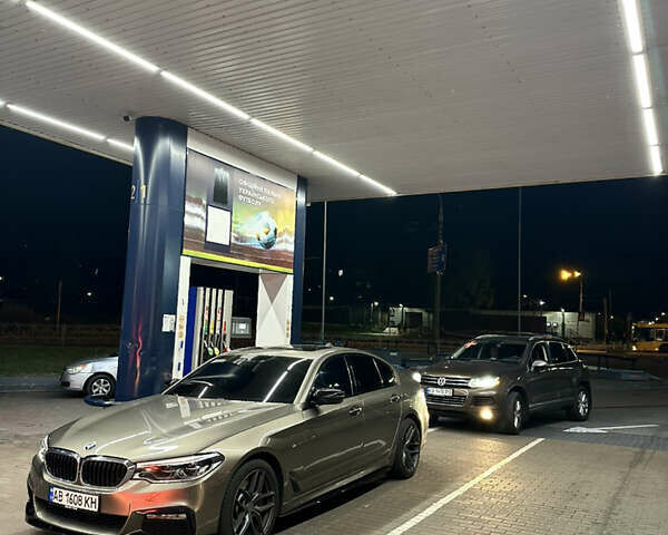 БМВ 5 Серия 2018 в Киеве на Automoto.ua Бежевый БМВ 5 Серия, объемом двигателя 2 л и пробегом 134 тыс. км за 35000 $, фото 1 на Automoto.ua