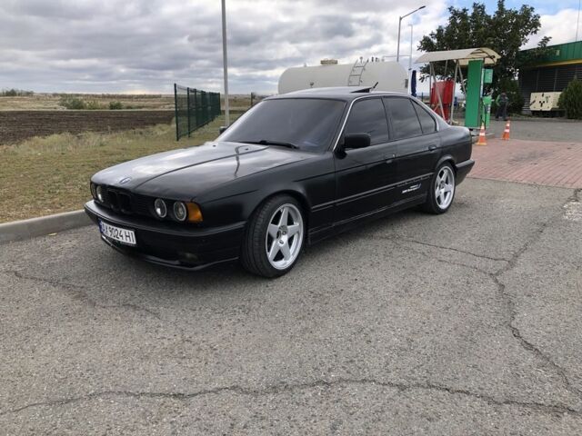 Чорний БМВ 5 Серія, об'ємом двигуна 3 л та пробігом 340 тис. км за 2100 $, фото 2 на Automoto.ua