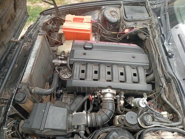 Чорний БМВ 5 Серія, об'ємом двигуна 2 л та пробігом 400 тис. км за 3000 $, фото 9 на Automoto.ua