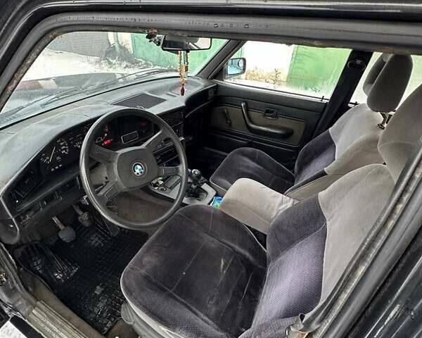 Черный БМВ 5 Серия, объемом двигателя 2 л и пробегом 500 тыс. км за 2200 $, фото 9 на Automoto.ua