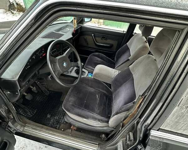 Черный БМВ 5 Серия, объемом двигателя 2 л и пробегом 500 тыс. км за 2200 $, фото 8 на Automoto.ua