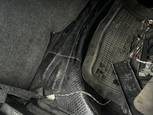 Черный БМВ 5 Серия, объемом двигателя 2 л и пробегом 100 тыс. км за 1500 $, фото 6 на Automoto.ua