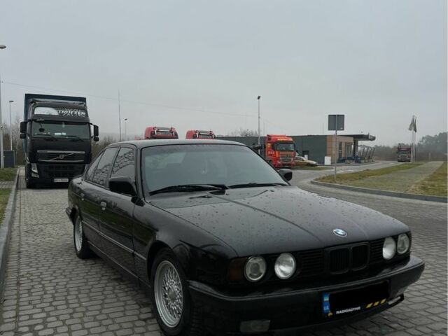 Черный БМВ 5 Серия, объемом двигателя 2.5 л и пробегом 300 тыс. км за 3100 $, фото 1 на Automoto.ua