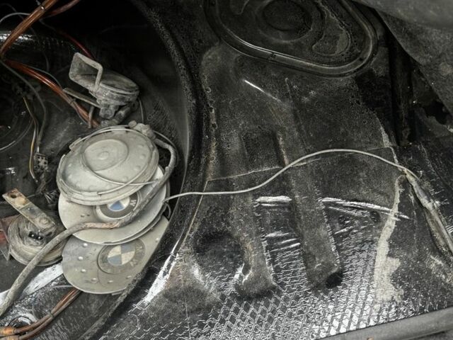 Черный БМВ 5 Серия, объемом двигателя 2 л и пробегом 100 тыс. км за 1500 $, фото 4 на Automoto.ua