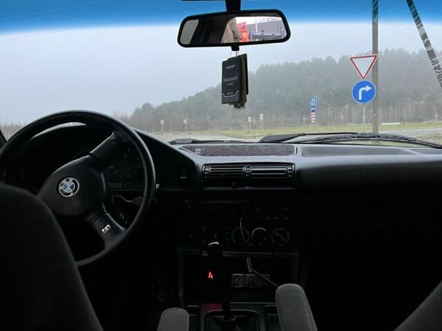 Черный БМВ 5 Серия, объемом двигателя 2.5 л и пробегом 300 тыс. км за 3100 $, фото 5 на Automoto.ua