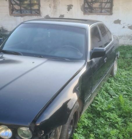 Черный БМВ 5 Серия, объемом двигателя 0 л и пробегом 200 тыс. км за 650 $, фото 3 на Automoto.ua