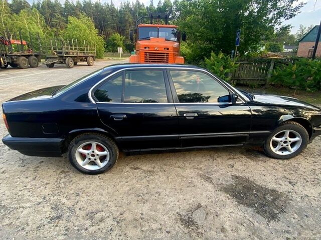 Черный БМВ 5 Серия, объемом двигателя 2 л и пробегом 0 тыс. км за 3000 $, фото 1 на Automoto.ua