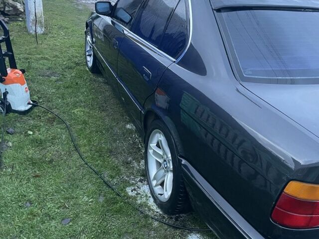 Черный БМВ 5 Серия, объемом двигателя 2 л и пробегом 400 тыс. км за 3500 $, фото 1 на Automoto.ua