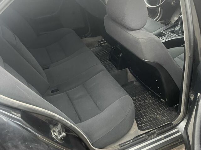 Черный БМВ 5 Серия, объемом двигателя 2 л и пробегом 400 тыс. км за 3500 $, фото 5 на Automoto.ua