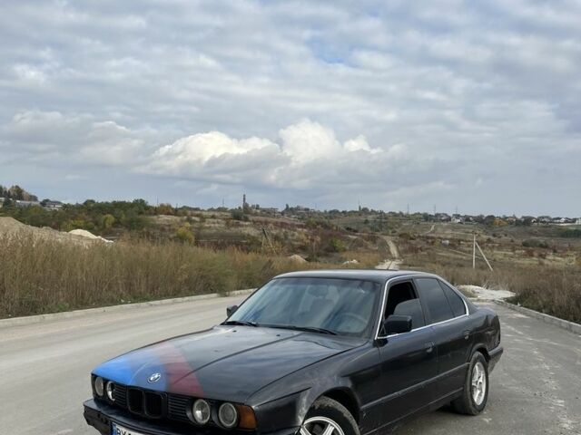 Черный БМВ 5 Серия, объемом двигателя 3 л и пробегом 350 тыс. км за 1849 $, фото 1 на Automoto.ua