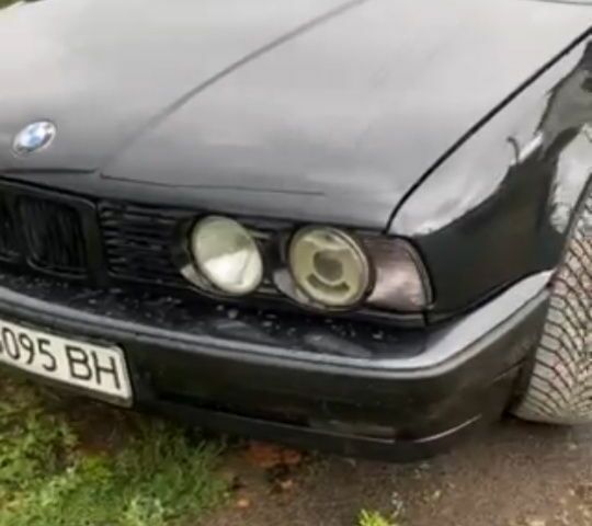 Черный БМВ 5 Серия, объемом двигателя 2 л и пробегом 111 тыс. км за 3000 $, фото 1 на Automoto.ua