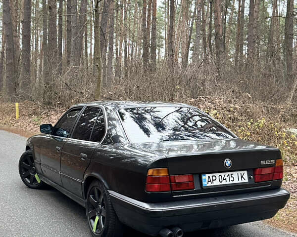 Черный БМВ 5 Серия, объемом двигателя 2 л и пробегом 335 тыс. км за 2499 $, фото 5 на Automoto.ua