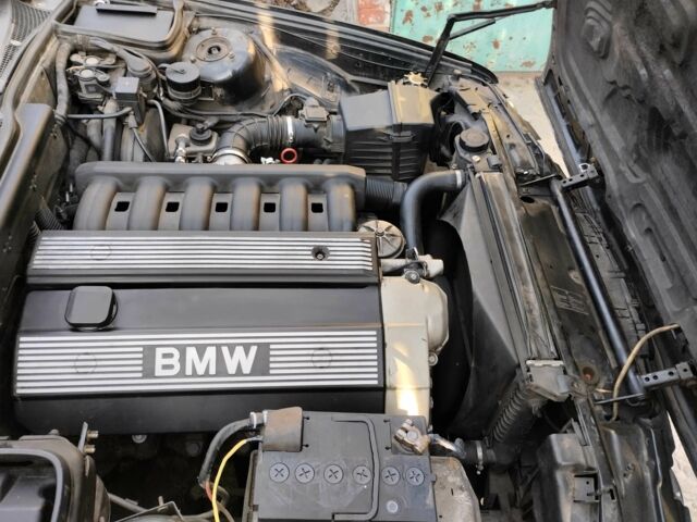 Черный БМВ 5 Серия, объемом двигателя 2 л и пробегом 500 тыс. км за 3000 $, фото 8 на Automoto.ua