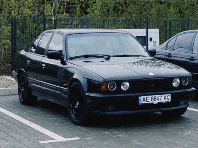 Чорний БМВ 5 Серія, об'ємом двигуна 2.5 л та пробігом 300 тис. км за 2550 $, фото 3 на Automoto.ua