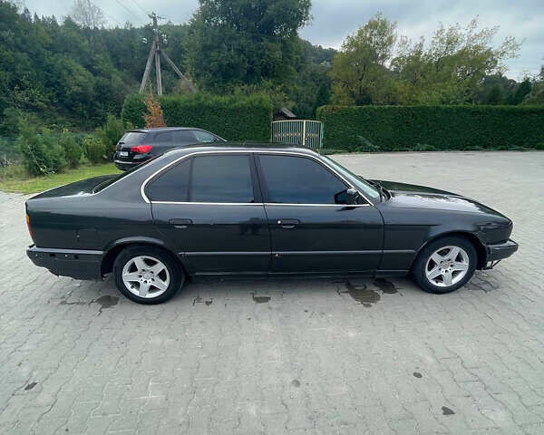 Чорний БМВ 5 Серія, об'ємом двигуна 2 л та пробігом 333 тис. км за 1500 $, фото 3 на Automoto.ua