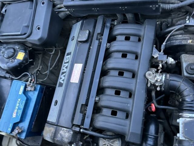 Черный БМВ 5 Серия, объемом двигателя 0 л и пробегом 300 тыс. км за 3600 $, фото 14 на Automoto.ua