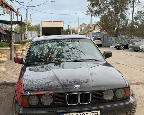 Черный БМВ 5 Серия, объемом двигателя 3.43 л и пробегом 300 тыс. км за 3000 $, фото 1 на Automoto.ua