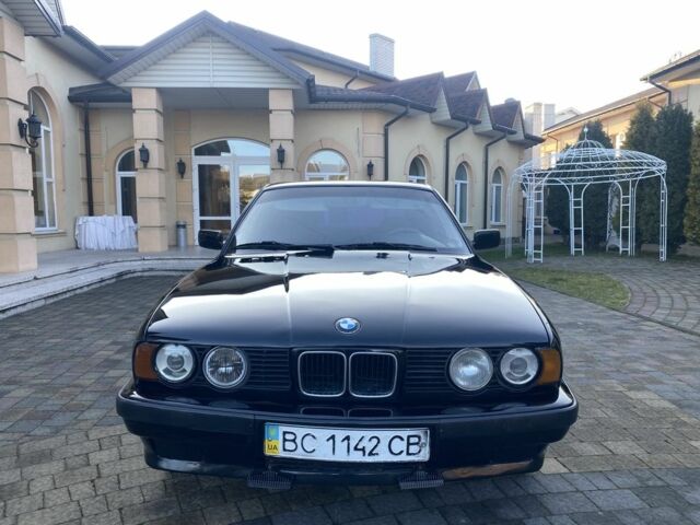 Чорний БМВ 5 Серія, об'ємом двигуна 2 л та пробігом 300 тис. км за 2200 $, фото 11 на Automoto.ua