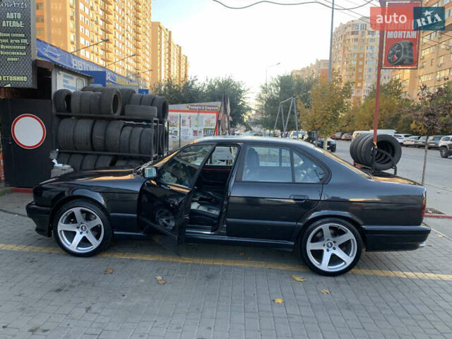 Черный БМВ 5 Серия, объемом двигателя 2 л и пробегом 270 тыс. км за 5000 $, фото 4 на Automoto.ua