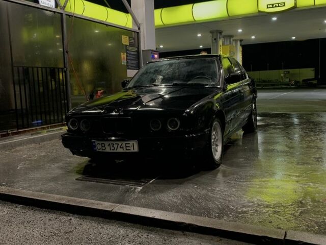 Черный БМВ 5 Серия, объемом двигателя 2 л и пробегом 300 тыс. км за 1311 $, фото 1 на Automoto.ua