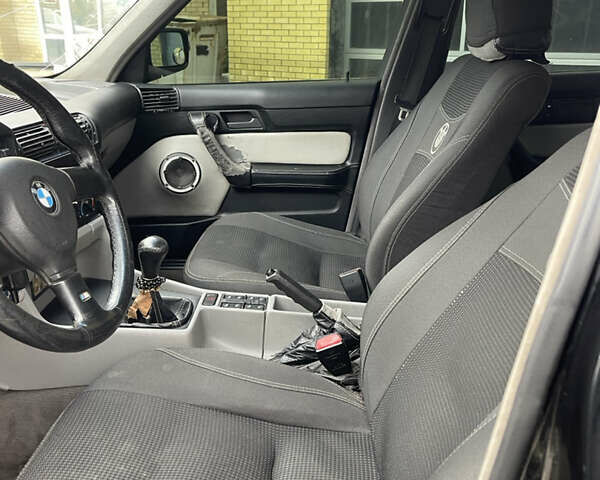 Черный БМВ 5 Серия, объемом двигателя 2.5 л и пробегом 330 тыс. км за 2650 $, фото 10 на Automoto.ua