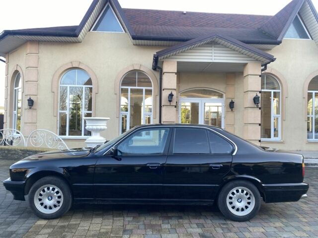 Чорний БМВ 5 Серія, об'ємом двигуна 2 л та пробігом 300 тис. км за 2200 $, фото 3 на Automoto.ua