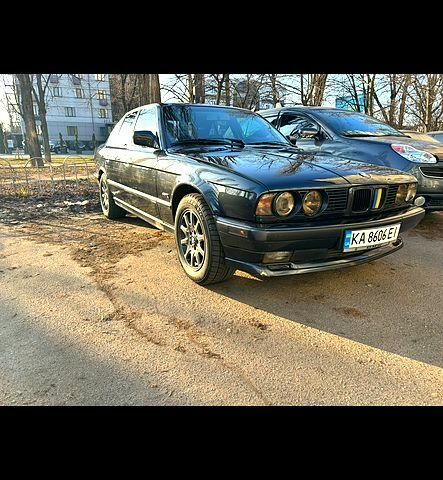 Черный БМВ 5 Серия, объемом двигателя 2 л и пробегом 350 тыс. км за 3750 $, фото 5 на Automoto.ua