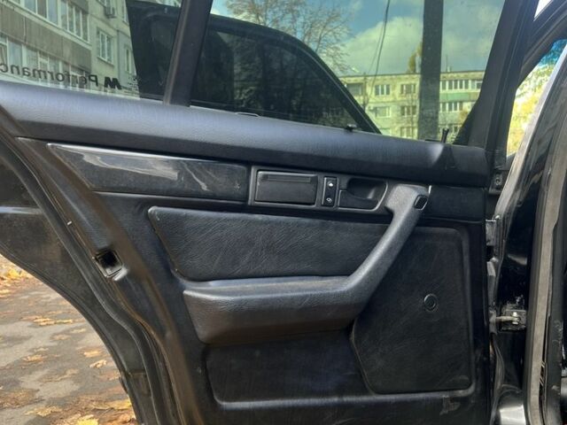 Черный БМВ 5 Серия, объемом двигателя 2 л и пробегом 250 тыс. км за 2700 $, фото 11 на Automoto.ua