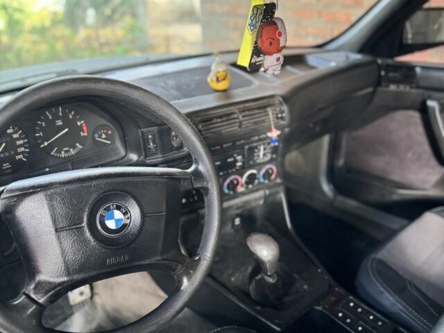 Чорний БМВ 5 Серія, об'ємом двигуна 2 л та пробігом 300 тис. км за 2700 $, фото 5 на Automoto.ua